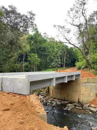 Prefeitura de Ibirama Conclui Instalação da Terceira e Última Ponte no Bairro Rio Sellin